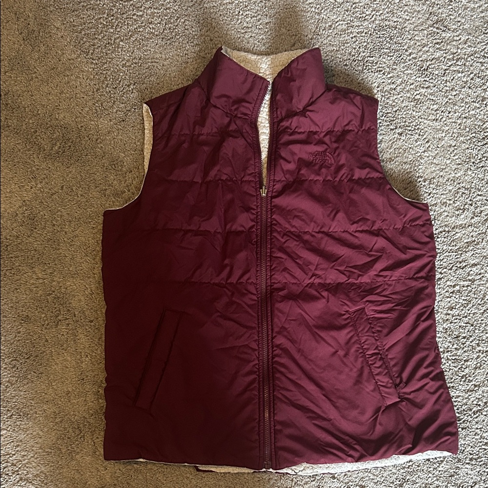 North face Women's Burgundy reversible  Puffer Vest